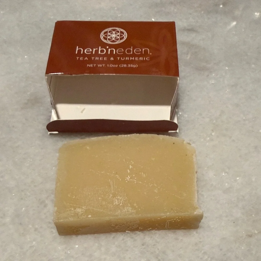 Tea Tree & Turmeric Cleanser - Brown